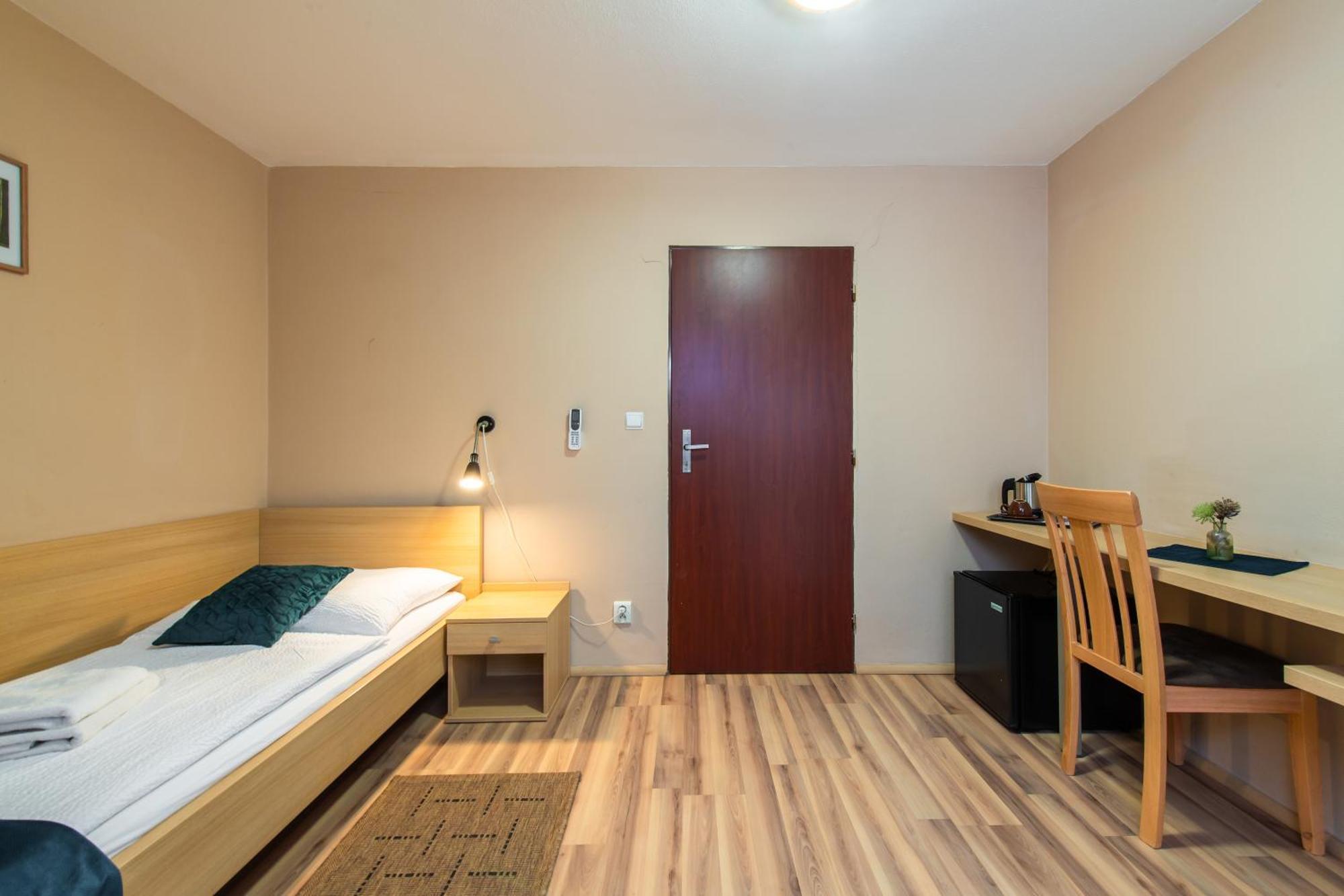 Penzion Siesta Vrable Экстерьер фото