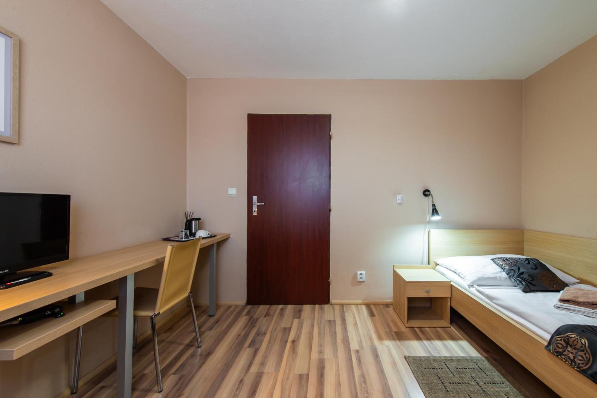 Penzion Siesta Vrable Экстерьер фото