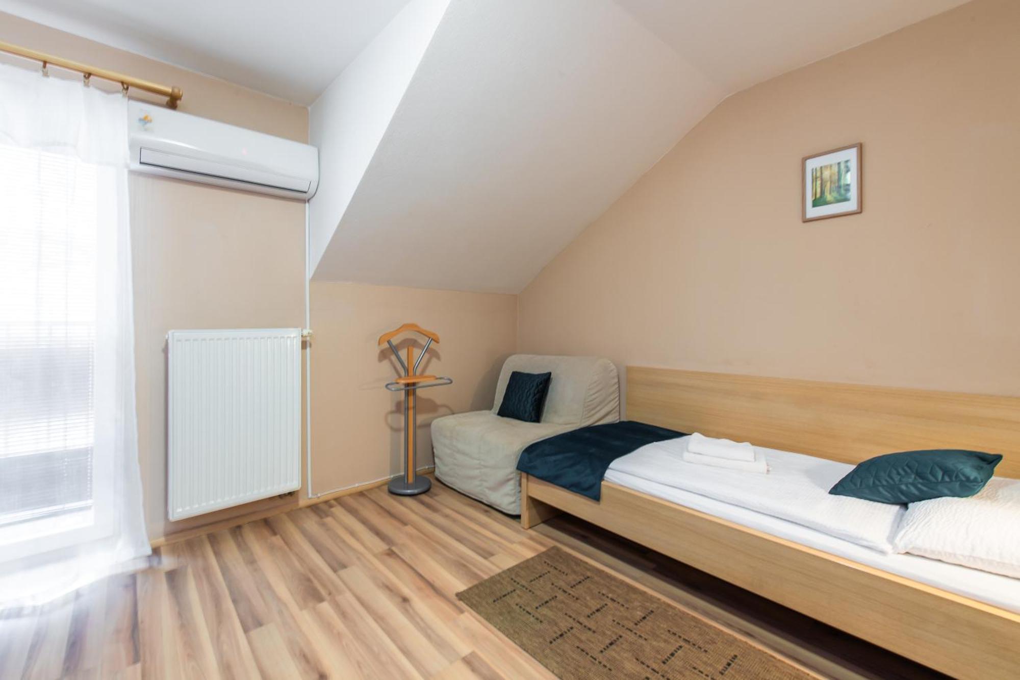 Penzion Siesta Vrable Экстерьер фото