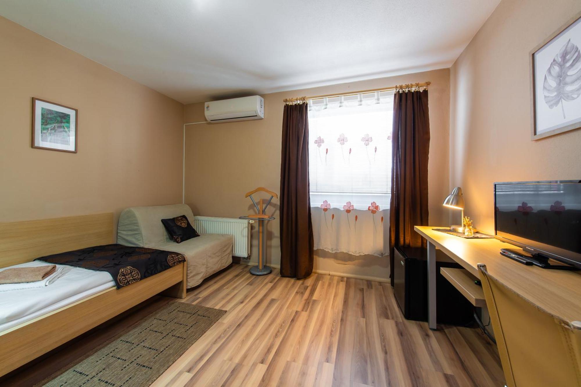 Penzion Siesta Vrable Экстерьер фото
