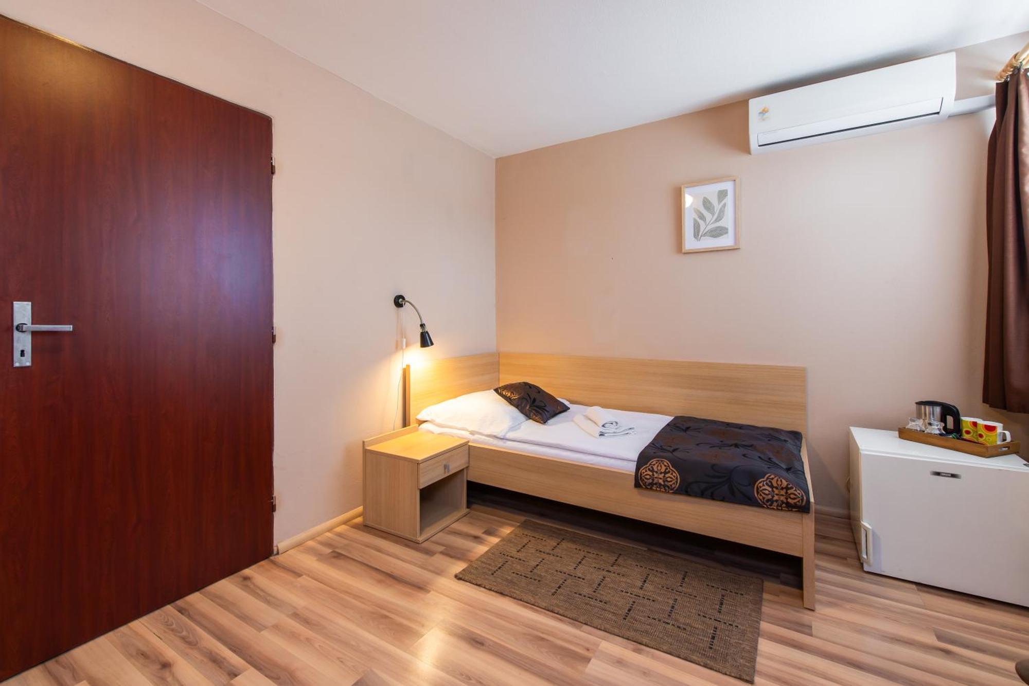 Penzion Siesta Vrable Экстерьер фото