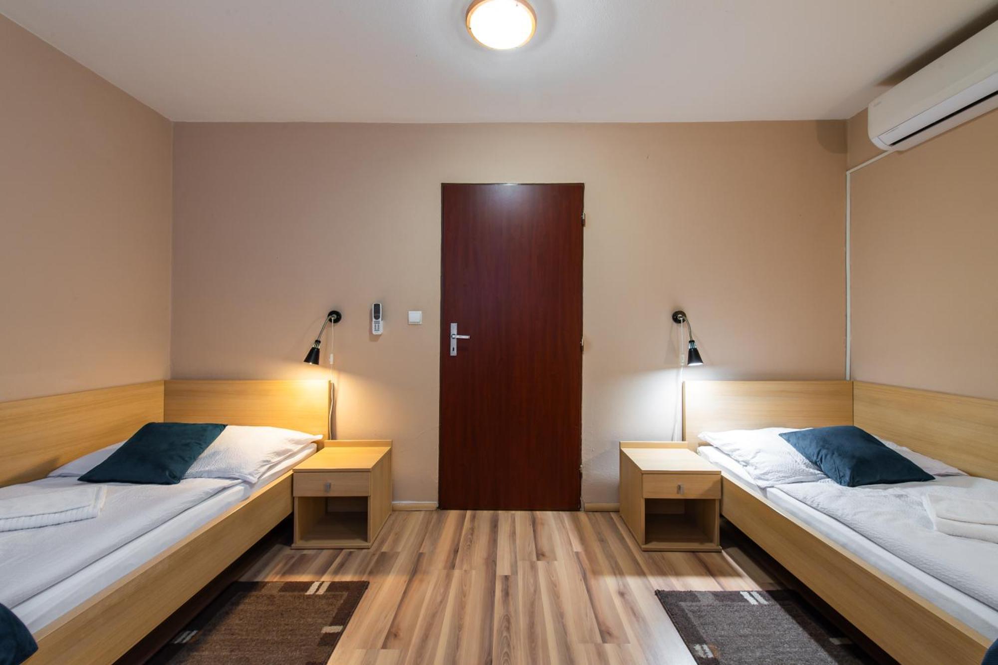 Penzion Siesta Vrable Экстерьер фото