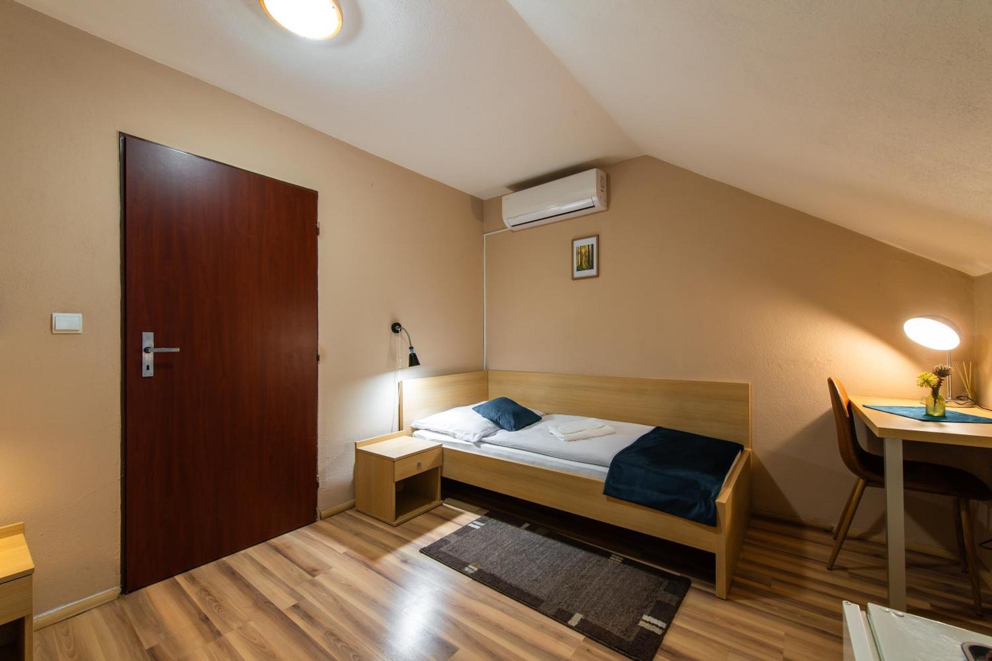 Penzion Siesta Vrable Экстерьер фото